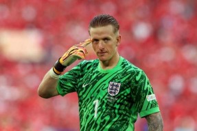 开云官网-关于转折点！拜仁慕尼黑战术微调，欧洲杯冲刺阶段攻防权衡，质疑声四起，训练强度显著提升的信息