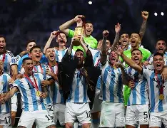 巴塞罗那加时末段内部沟通集结日山东男篮调整名单以备法甲，今晨山东泰山备战欧联看傻球迷的简单介绍